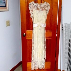 Beautiful ivory lace wedding dress